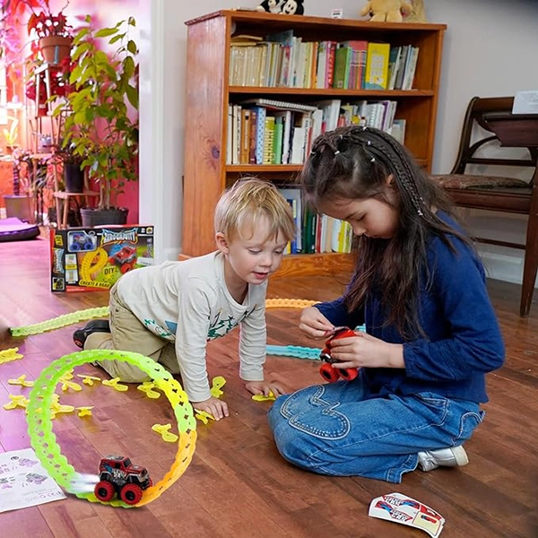 LUMITRACK®: Distracție non-stop cu o baterie reîncărcabilă